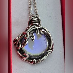 Pretty Iridescent Necklace 18" Blue Purple Glass Silvertone